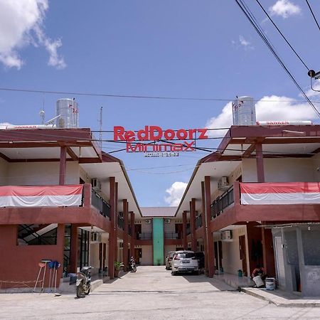 Отель Reddoorz Syariah Near Bukit Teletubbies Padangsidempuan Экстерьер фото