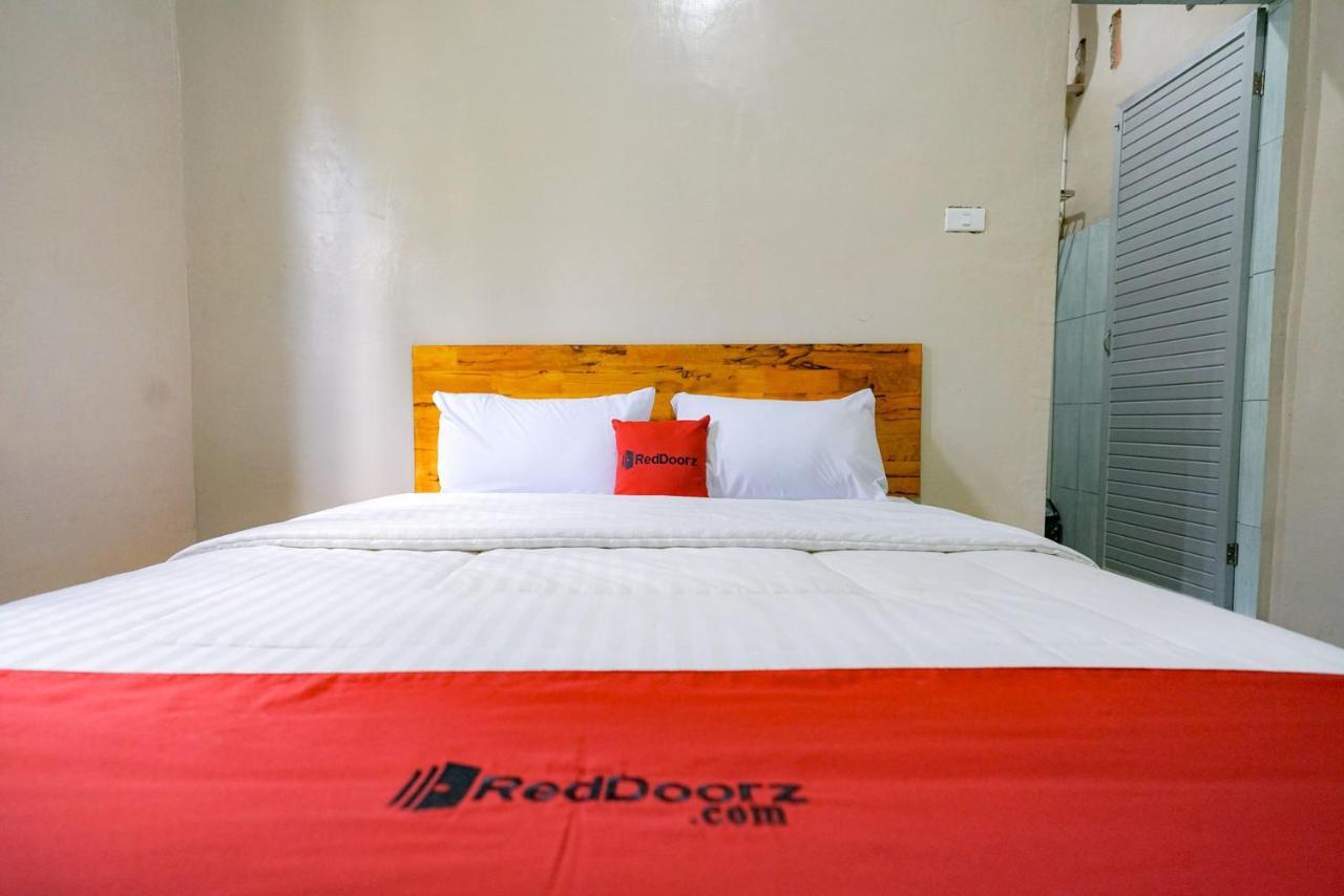 Отель Reddoorz Syariah Near Bukit Teletubbies Padangsidempuan Экстерьер фото