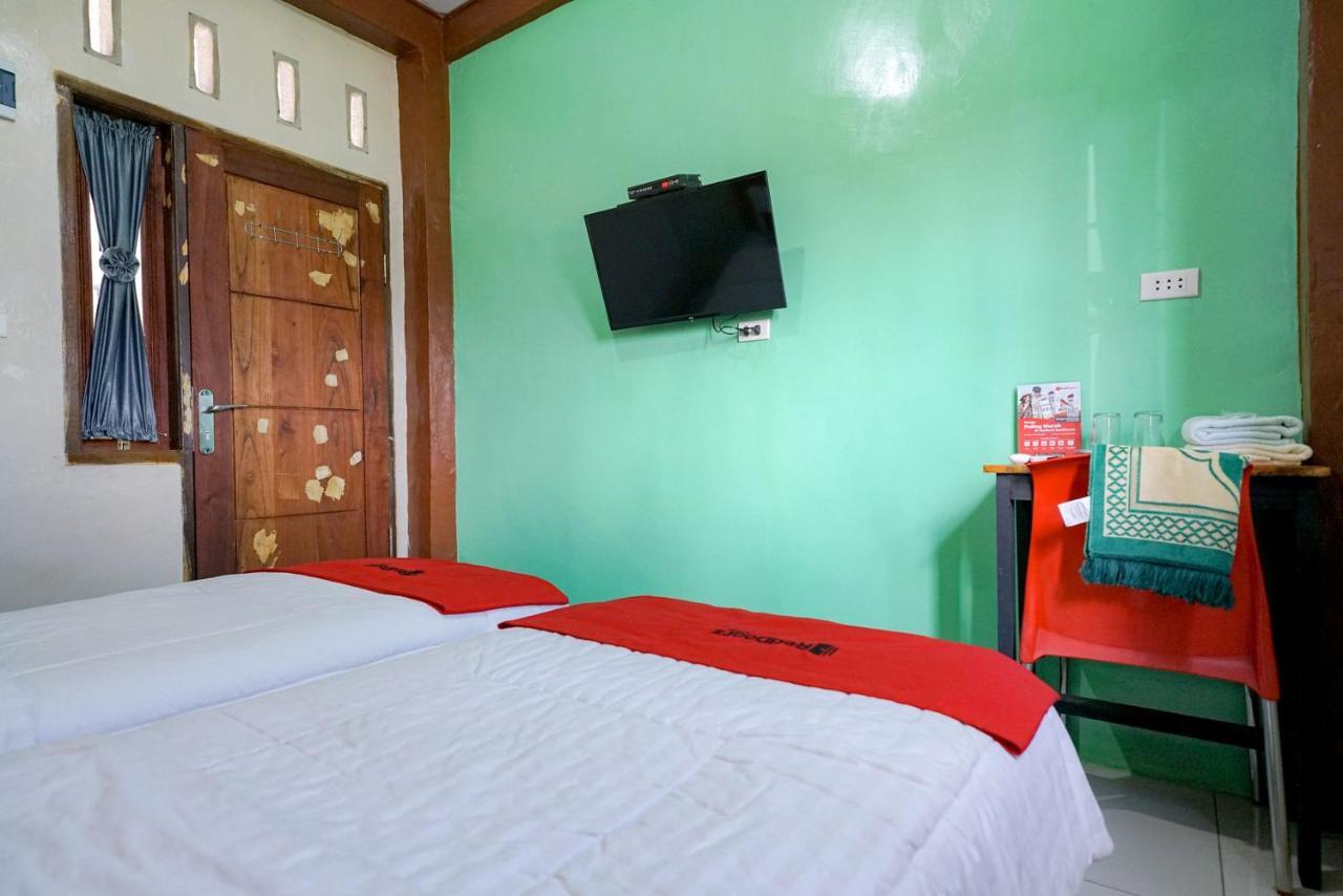 Отель Reddoorz Syariah Near Bukit Teletubbies Padangsidempuan Экстерьер фото